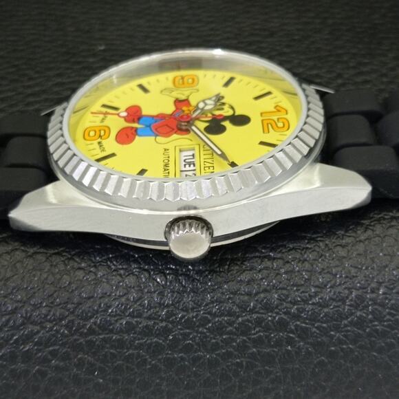 Vintage 1987 Disney Citizen Automatic Mens Silver Watch W/daydate & Yellow accen - Picture 5 of 9